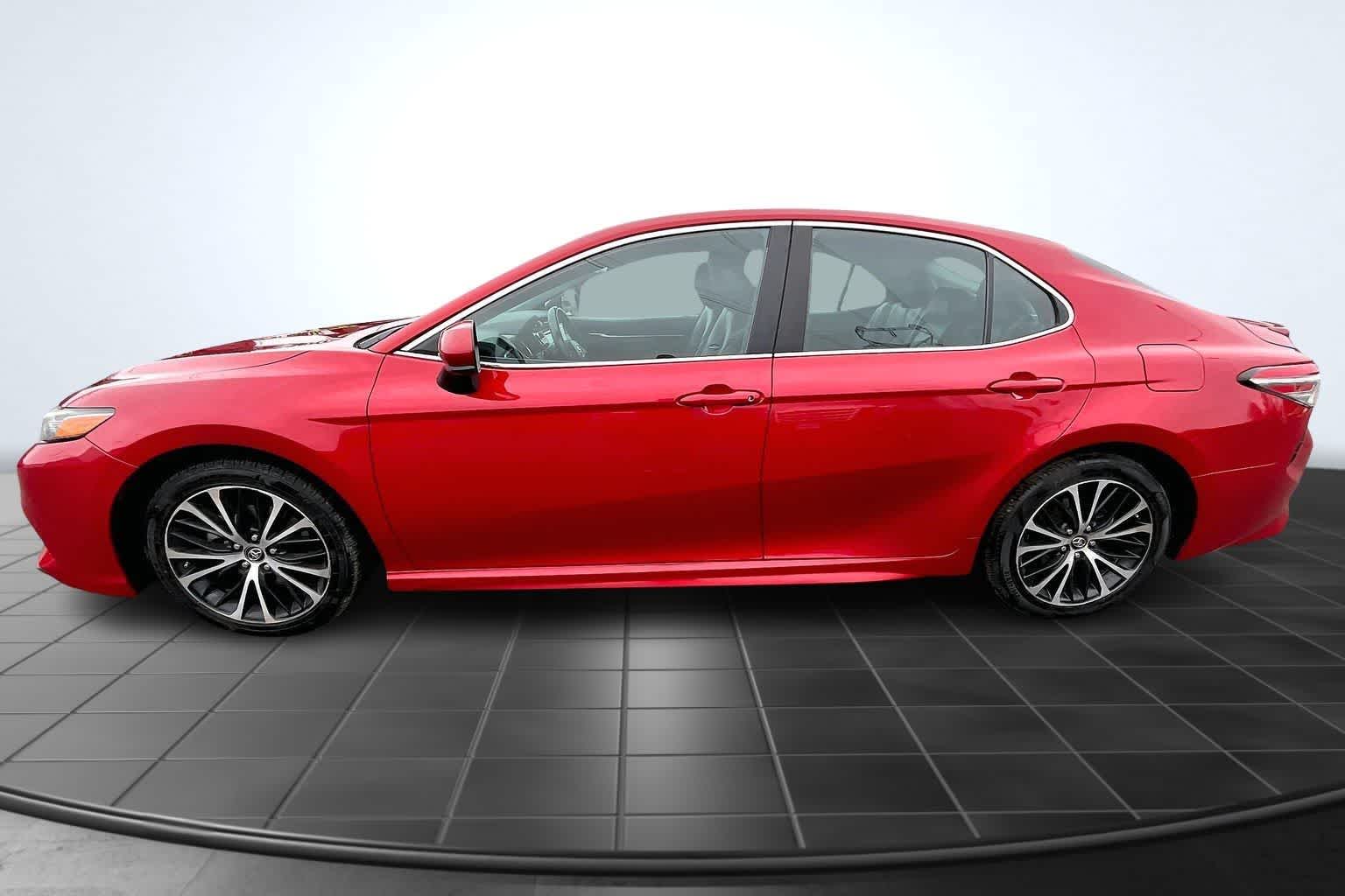 Thumbnail: 2019 Toyota Camry - 3