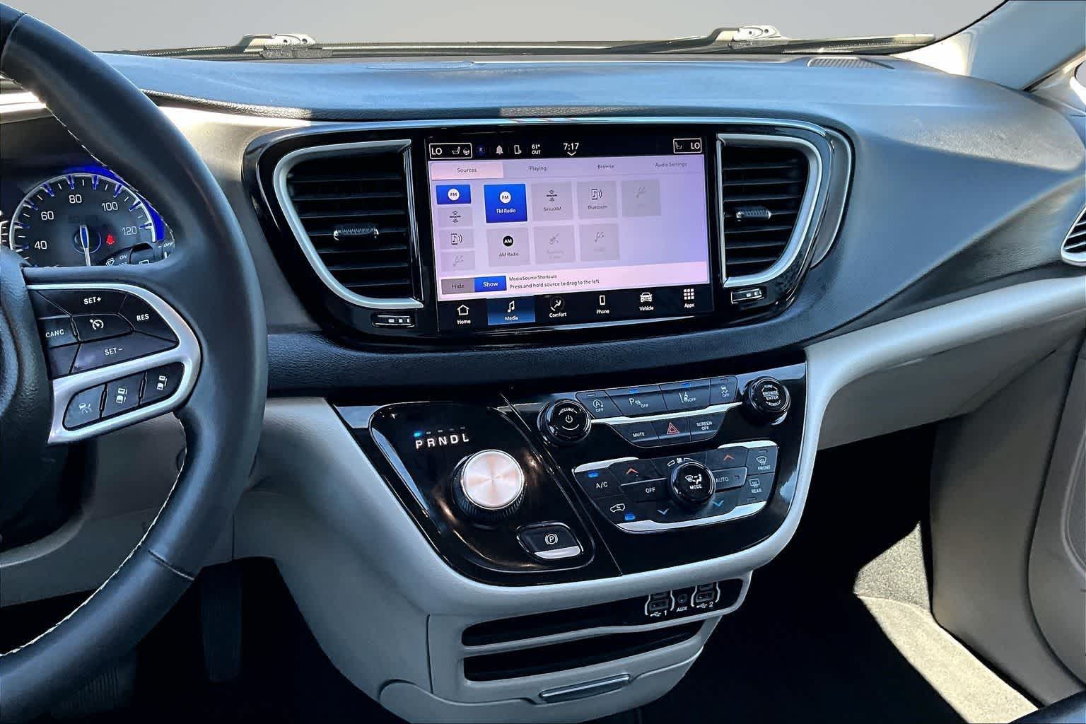 Thumbnail: 2023 Chrysler Pacifica - 15