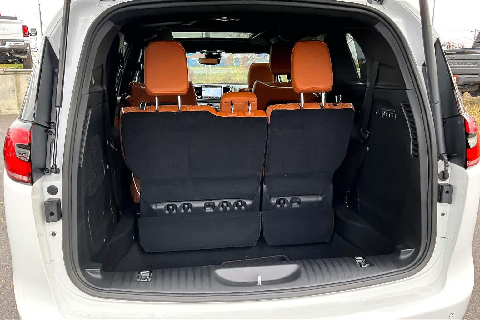 Thumbnail: 2026 Chrysler Pacifica - 19