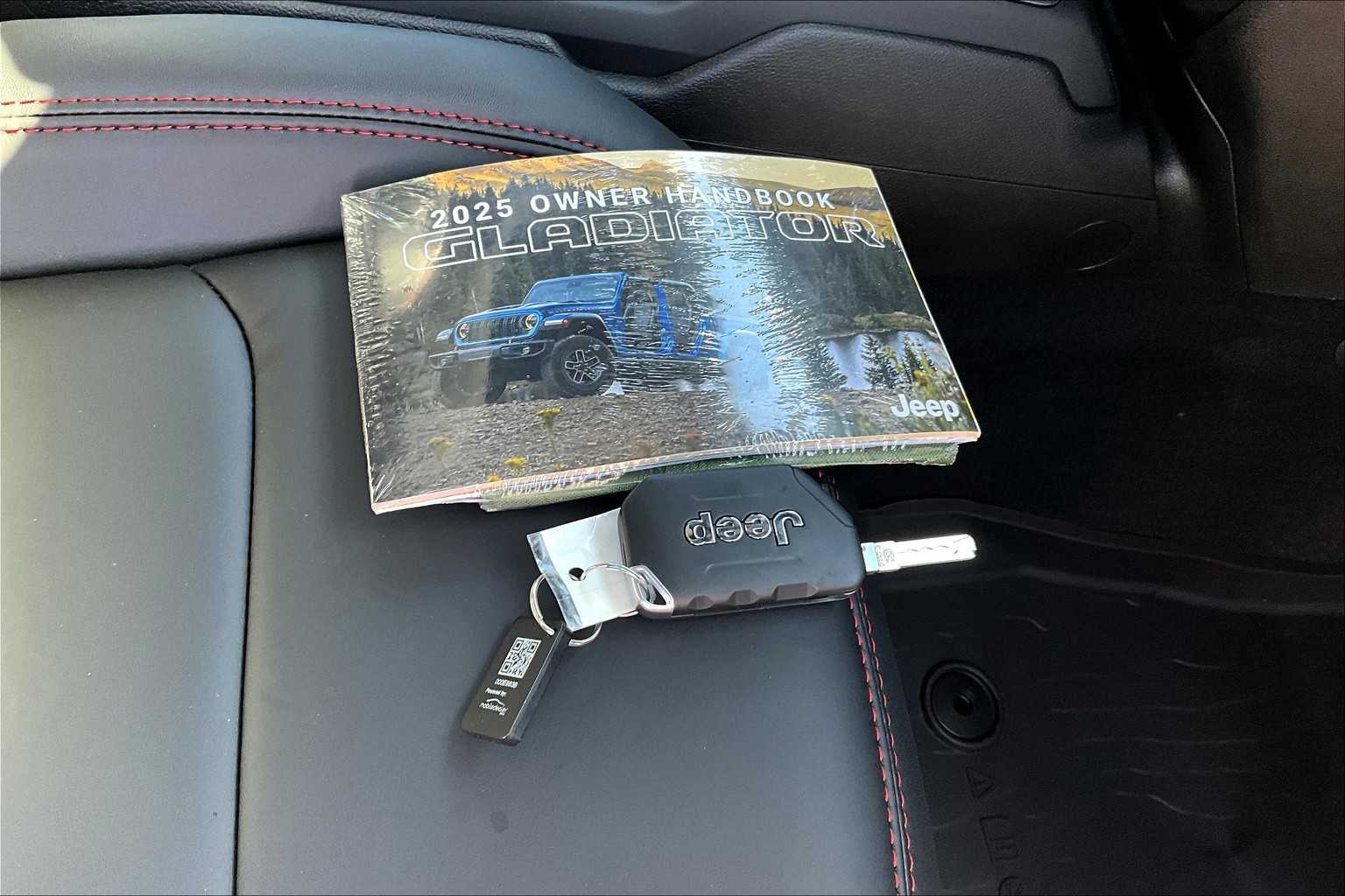 Thumbnail: 2025 Jeep Gladiator - 20