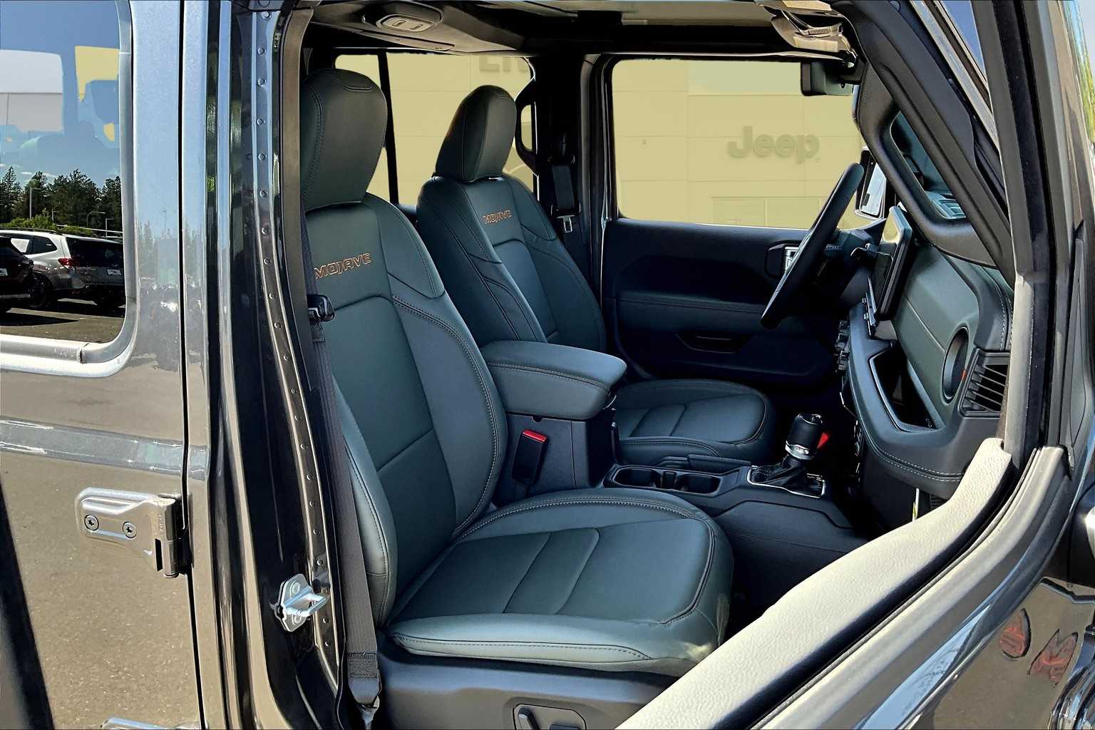 Thumbnail: 2025 Jeep Gladiator - 12