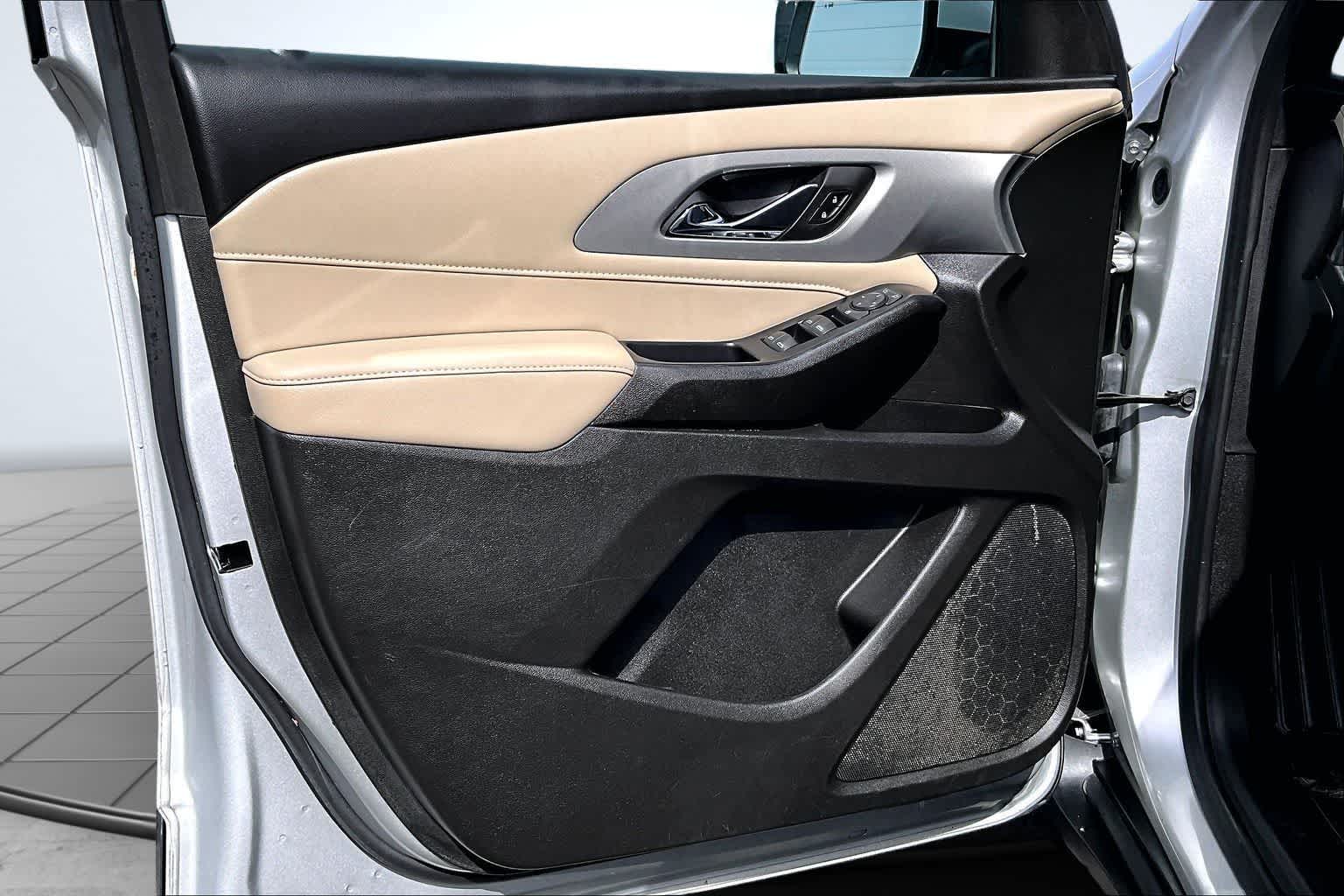 Thumbnail: 2022 Chevrolet Traverse - 28