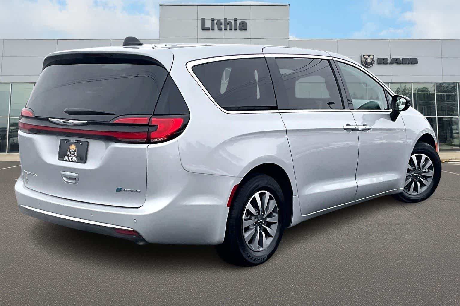 Thumbnail: 2024 Chrysler Pacifica - 23