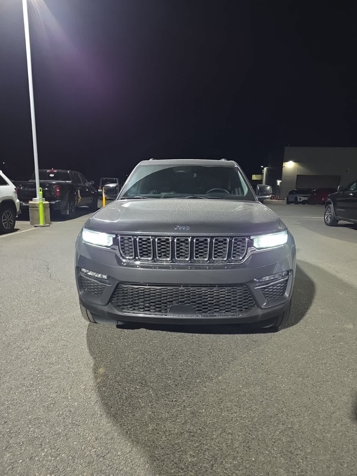 2024 Jeep Cherokee Limited 4xe photo 2