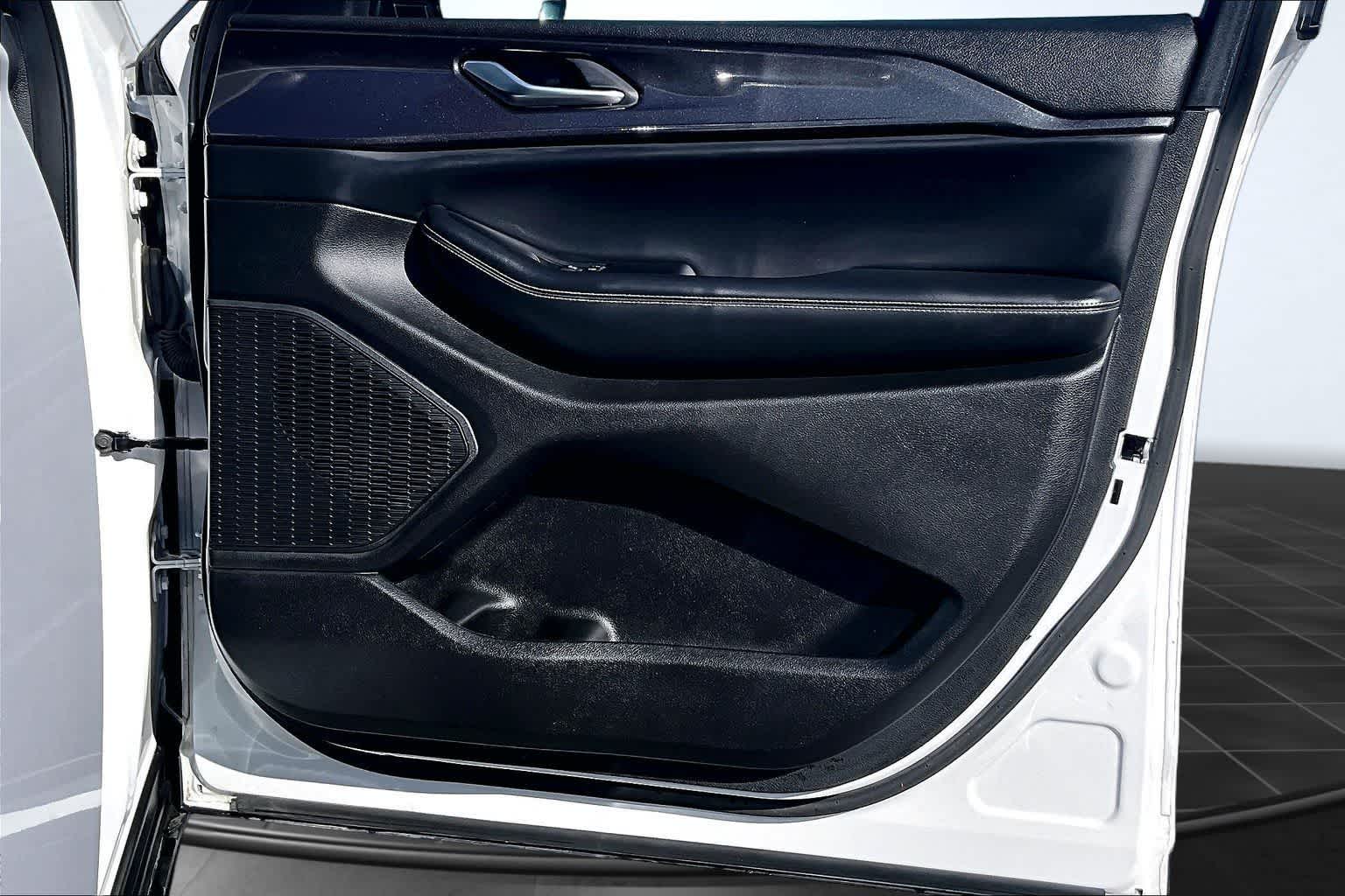 Thumbnail: 2023 Jeep Grand Cherokee - 29