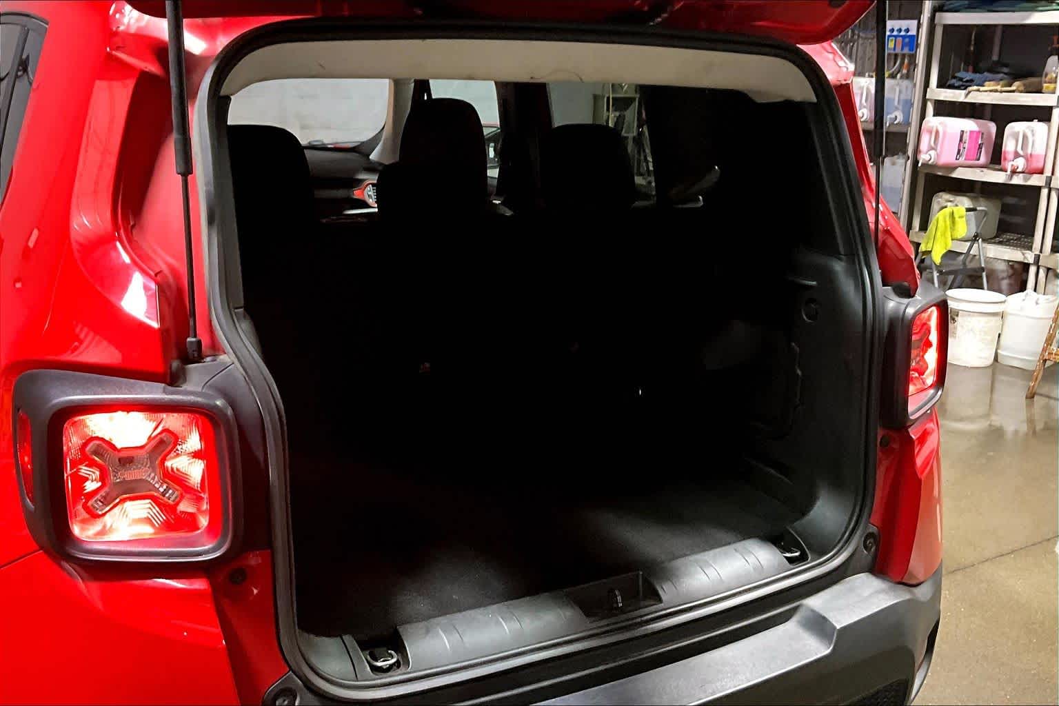 Thumbnail: 2022 Jeep Renegade - 19