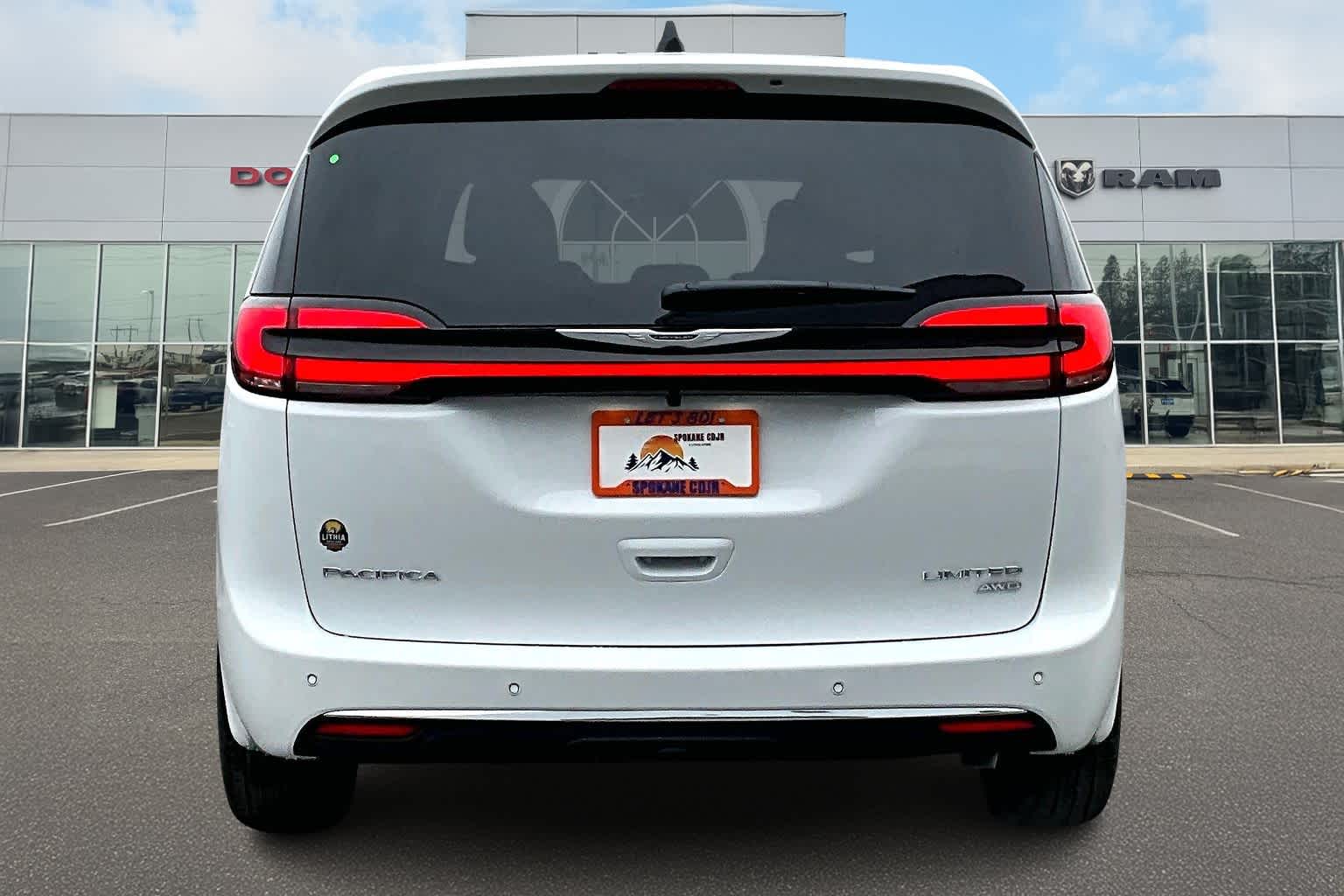 Thumbnail: 2026 Chrysler Pacifica - 5