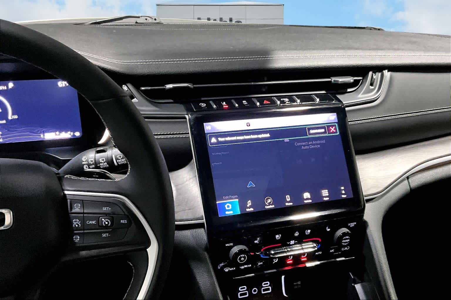 Thumbnail: 2024 Jeep Grand Cherokee L - 16