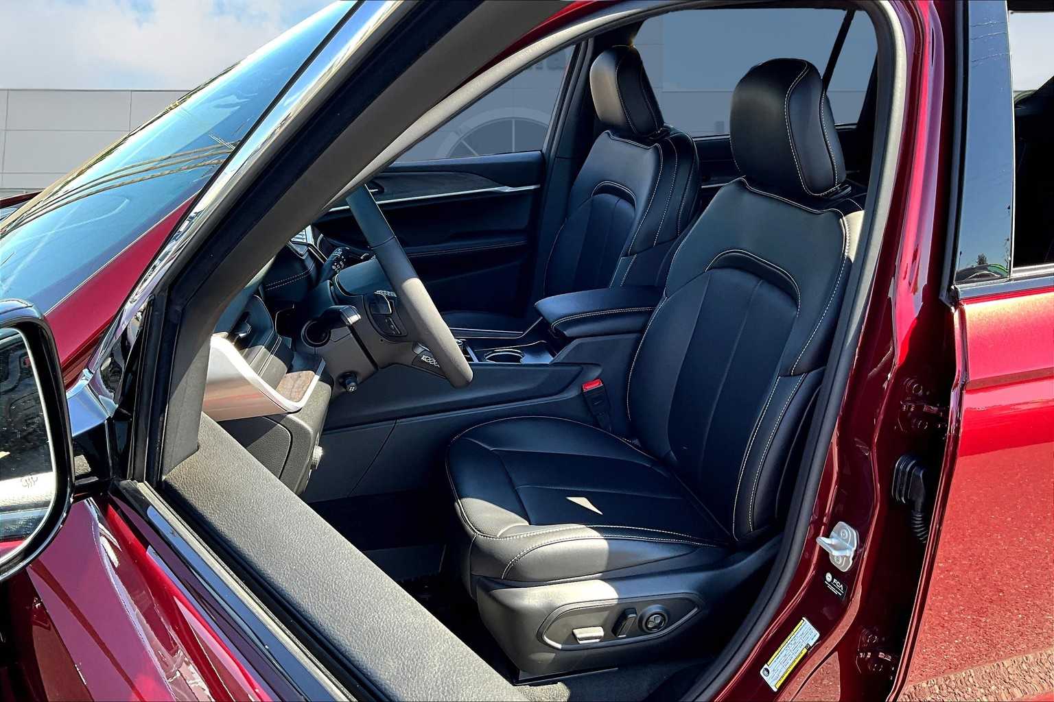 Thumbnail: 2025 Jeep Grand Cherokee L - 11