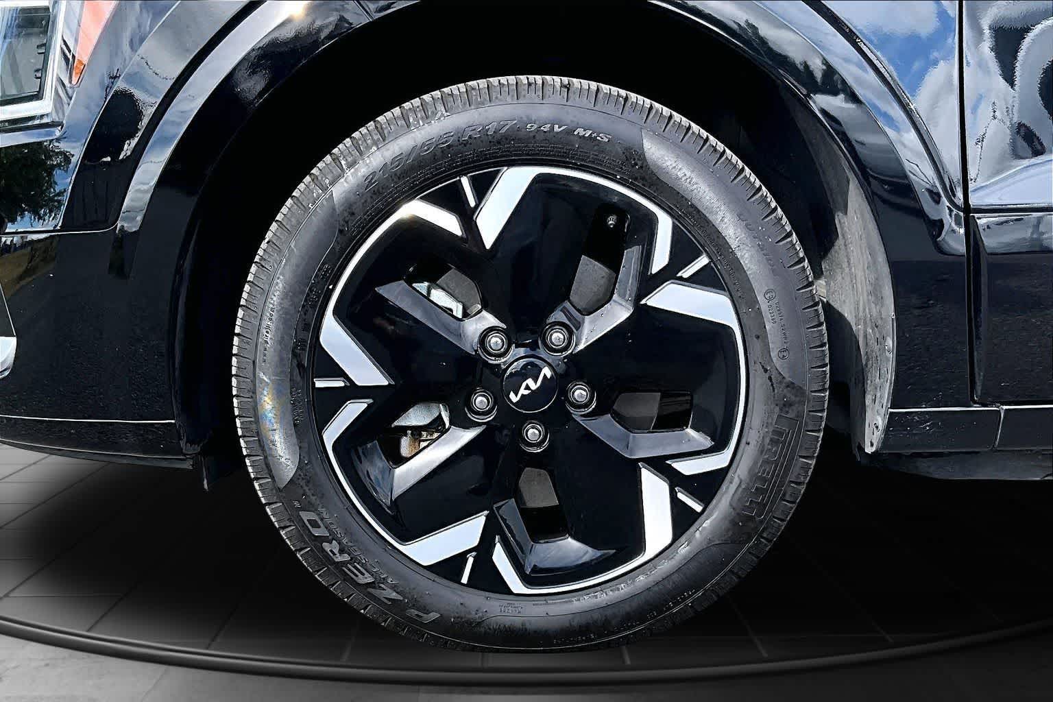 Thumbnail: 2023 Kia Niro - 7
