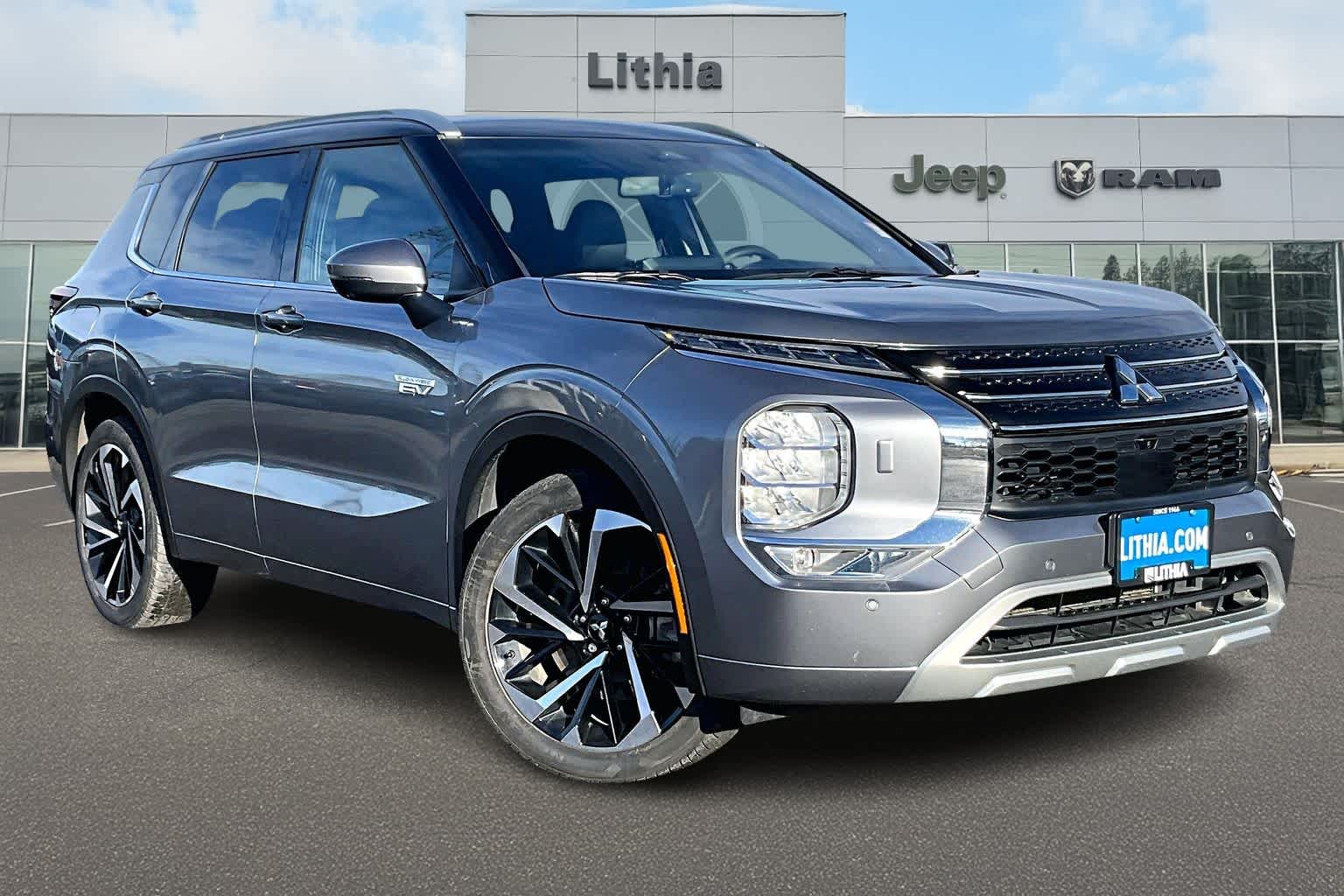 Thumbnail: 2023 Mitsubishi Outlander - 22