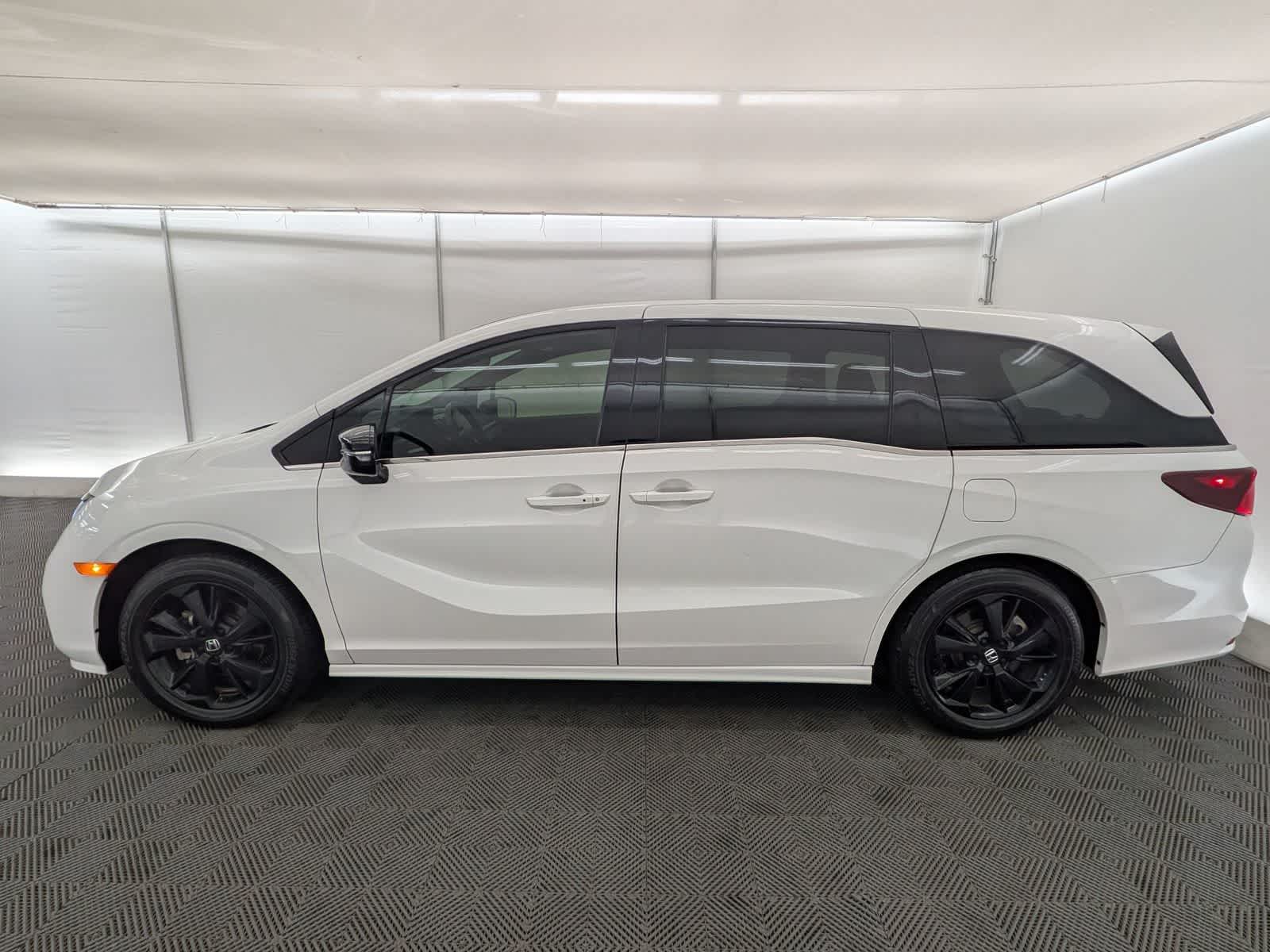 Thumbnail: 2023 Honda Odyssey - 3