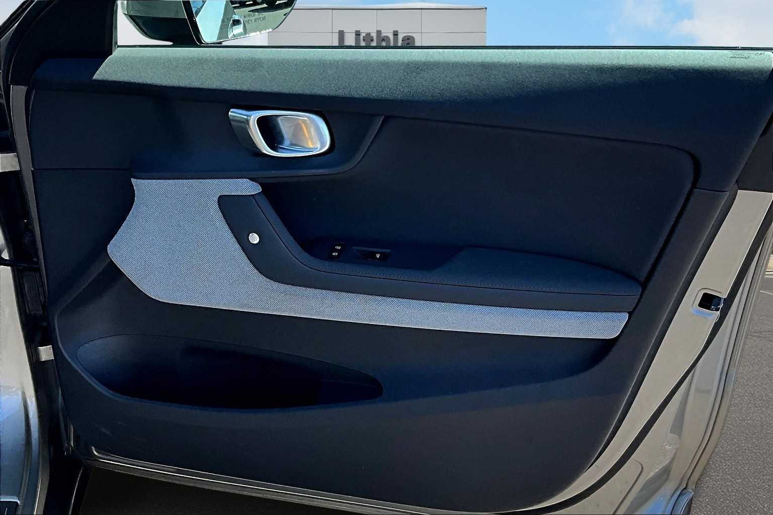 Thumbnail: 2022 Polestar 2 - 25