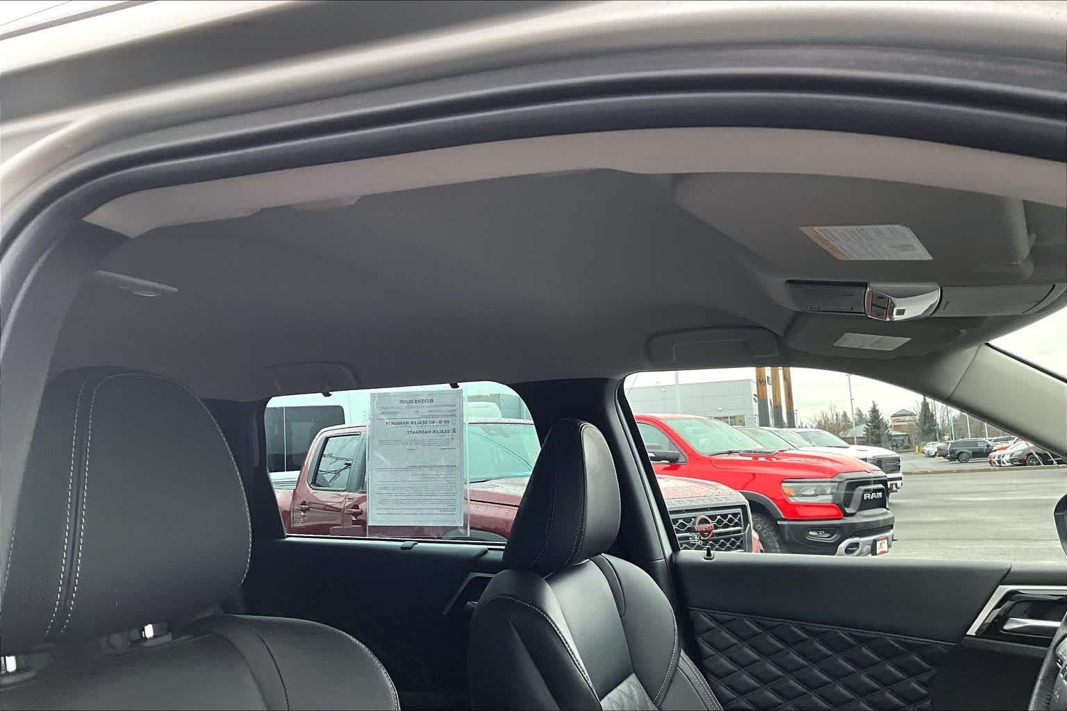 Thumbnail: 2023 Mitsubishi Outlander - 30