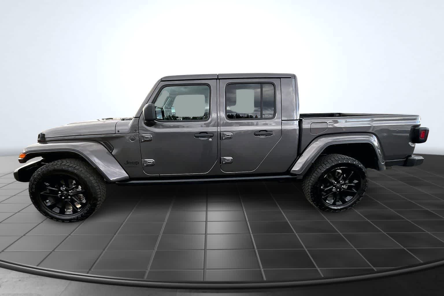 Thumbnail: 2024 Jeep Gladiator - 3