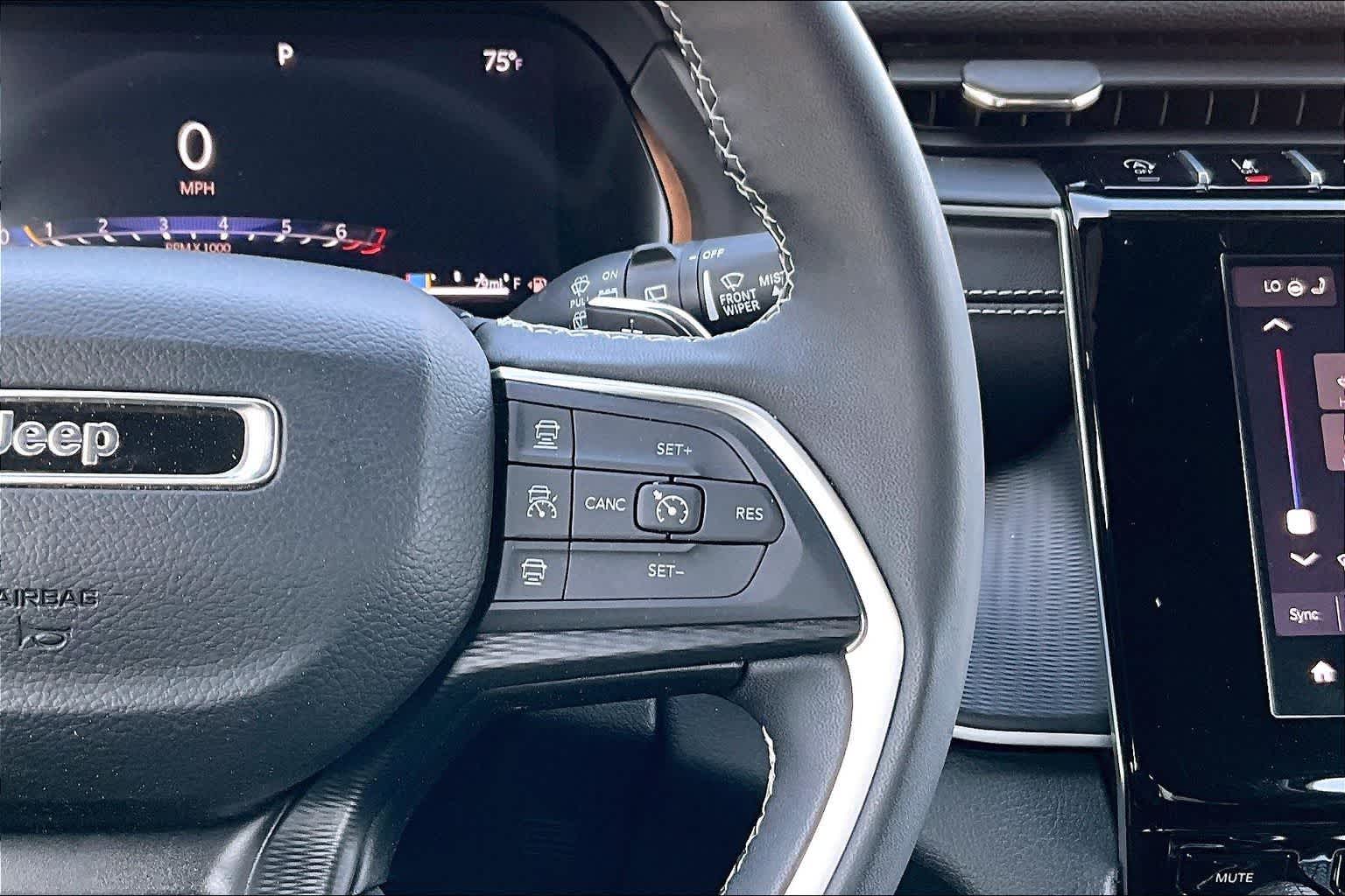 Thumbnail: 2024 Jeep Grand Cherokee - 25