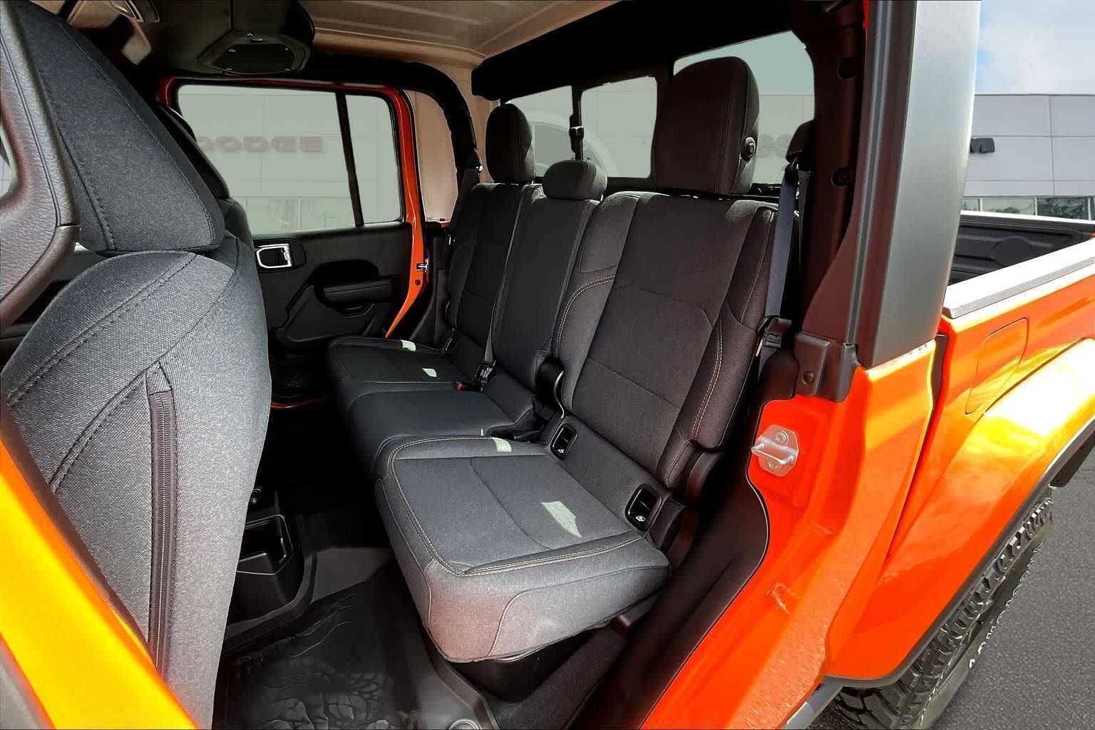 Thumbnail: 2025 Jeep Gladiator - 14