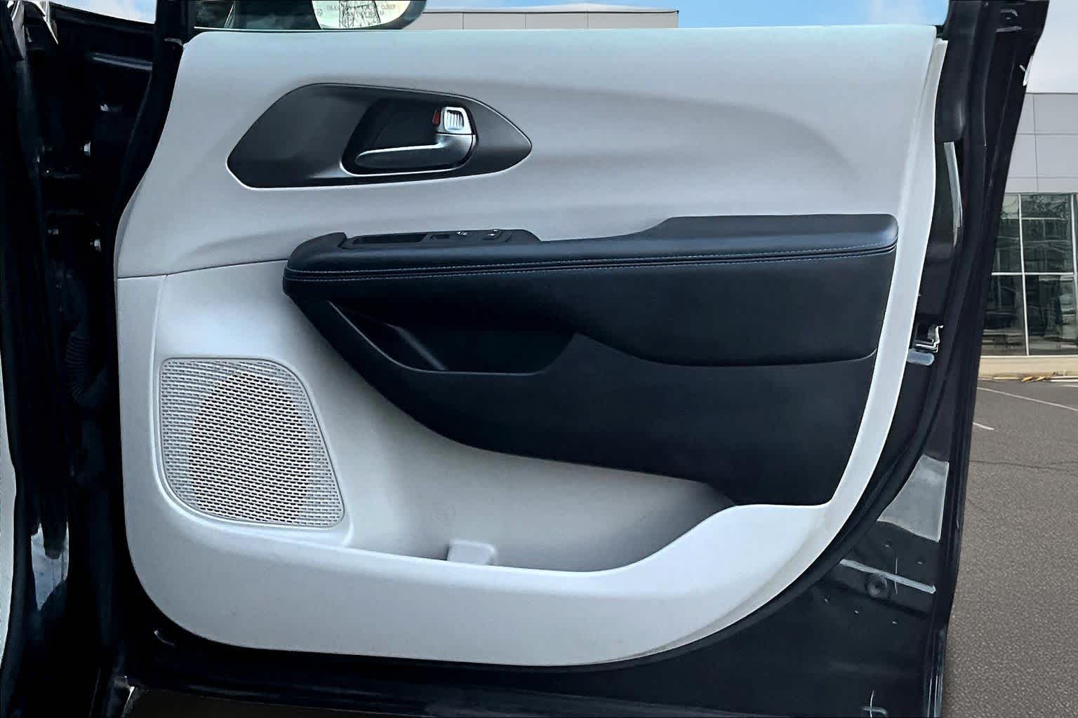 Thumbnail: 2021 Chrysler Pacifica - 29