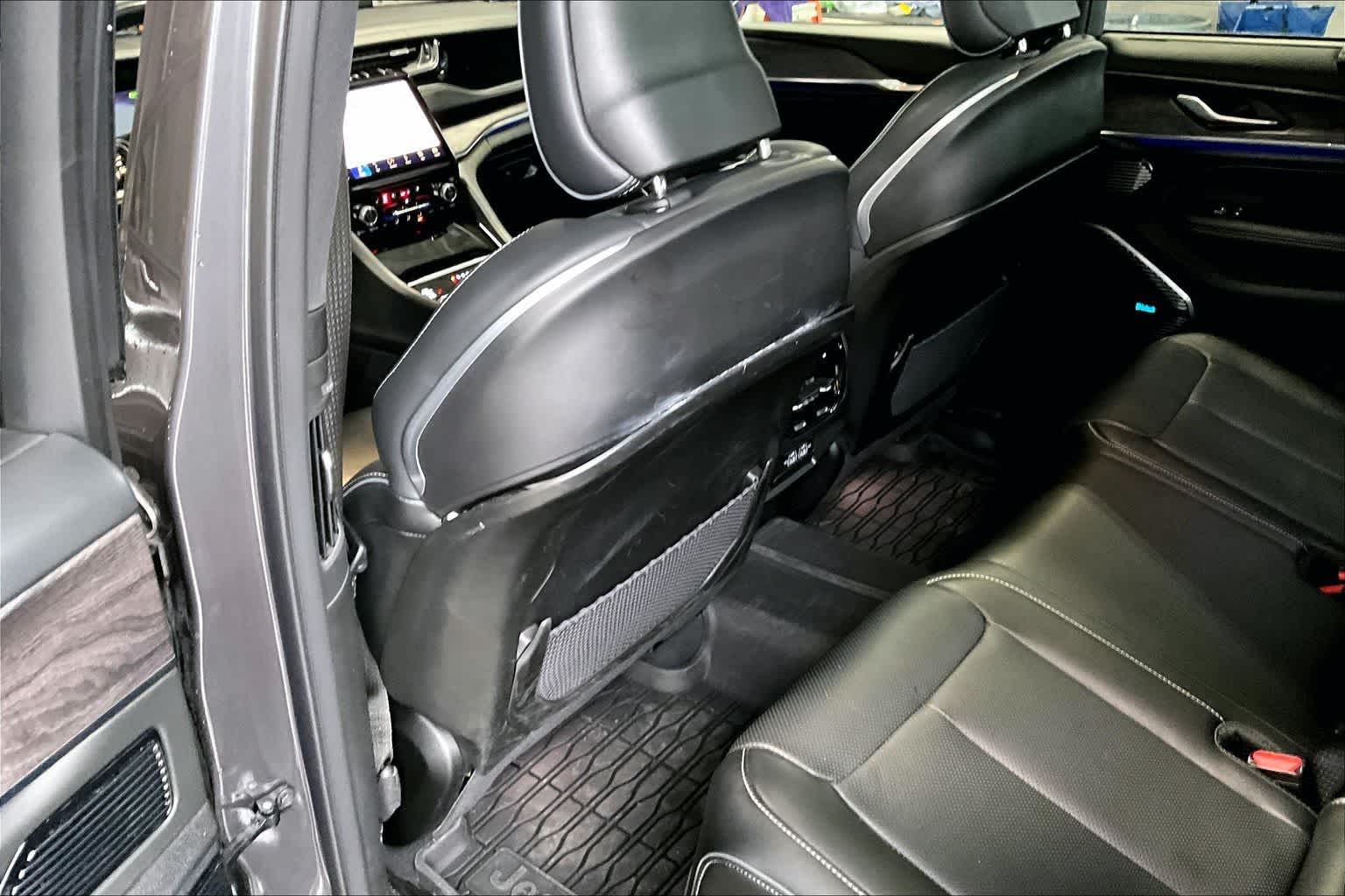 Thumbnail: 2022 Jeep Grand Cherokee - 12