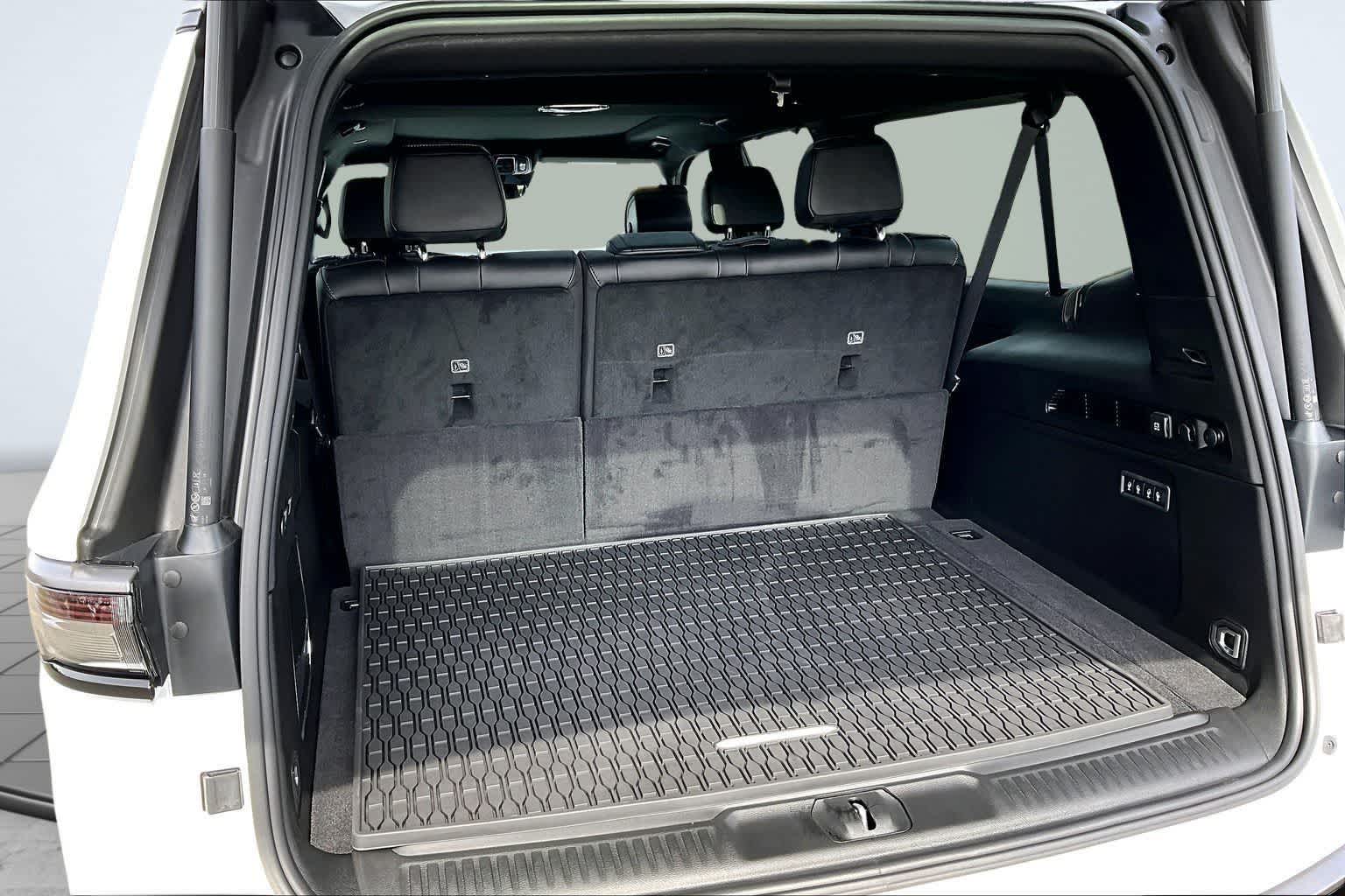 Thumbnail: 2026 Jeep Grand Wagoneer L - 19