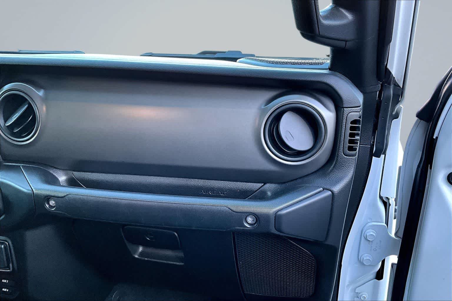 Thumbnail: 2022 Jeep Gladiator - 24