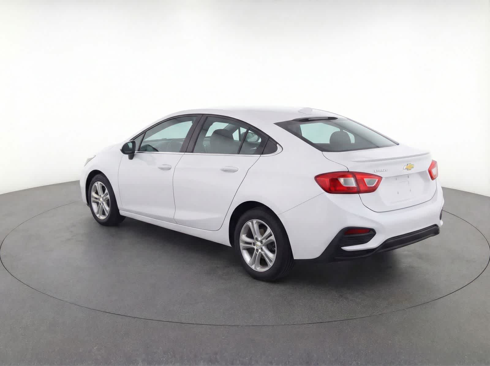 Thumbnail: 2017 Chevrolet Cruze - 3