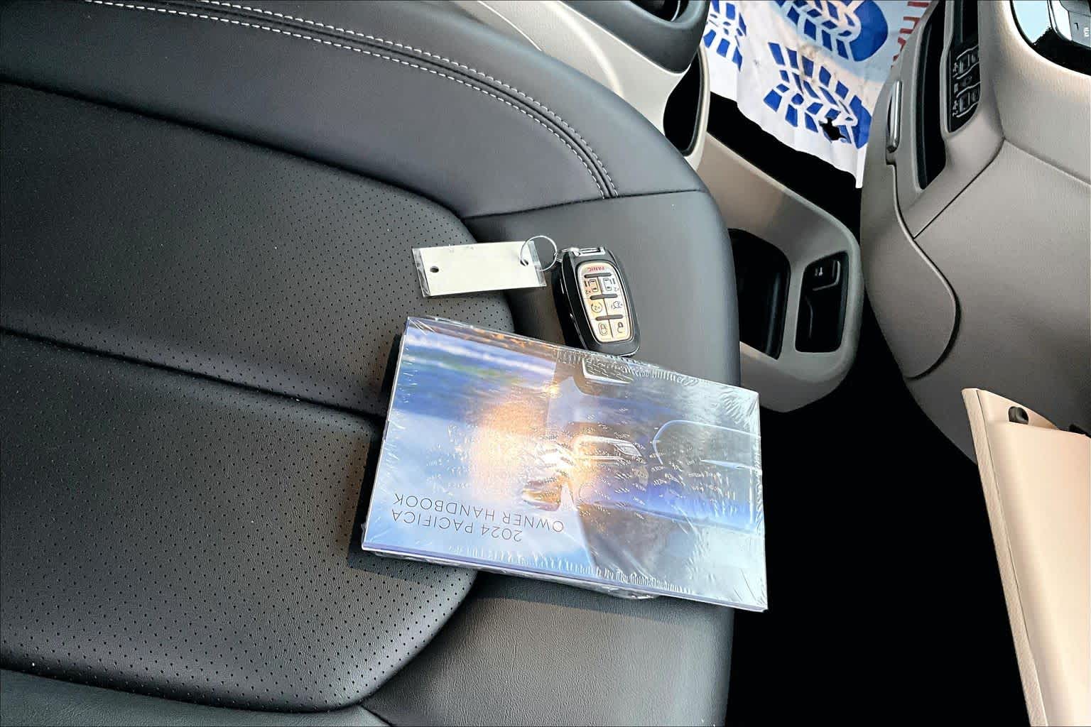 Thumbnail: 2024 Chrysler Pacifica - 20