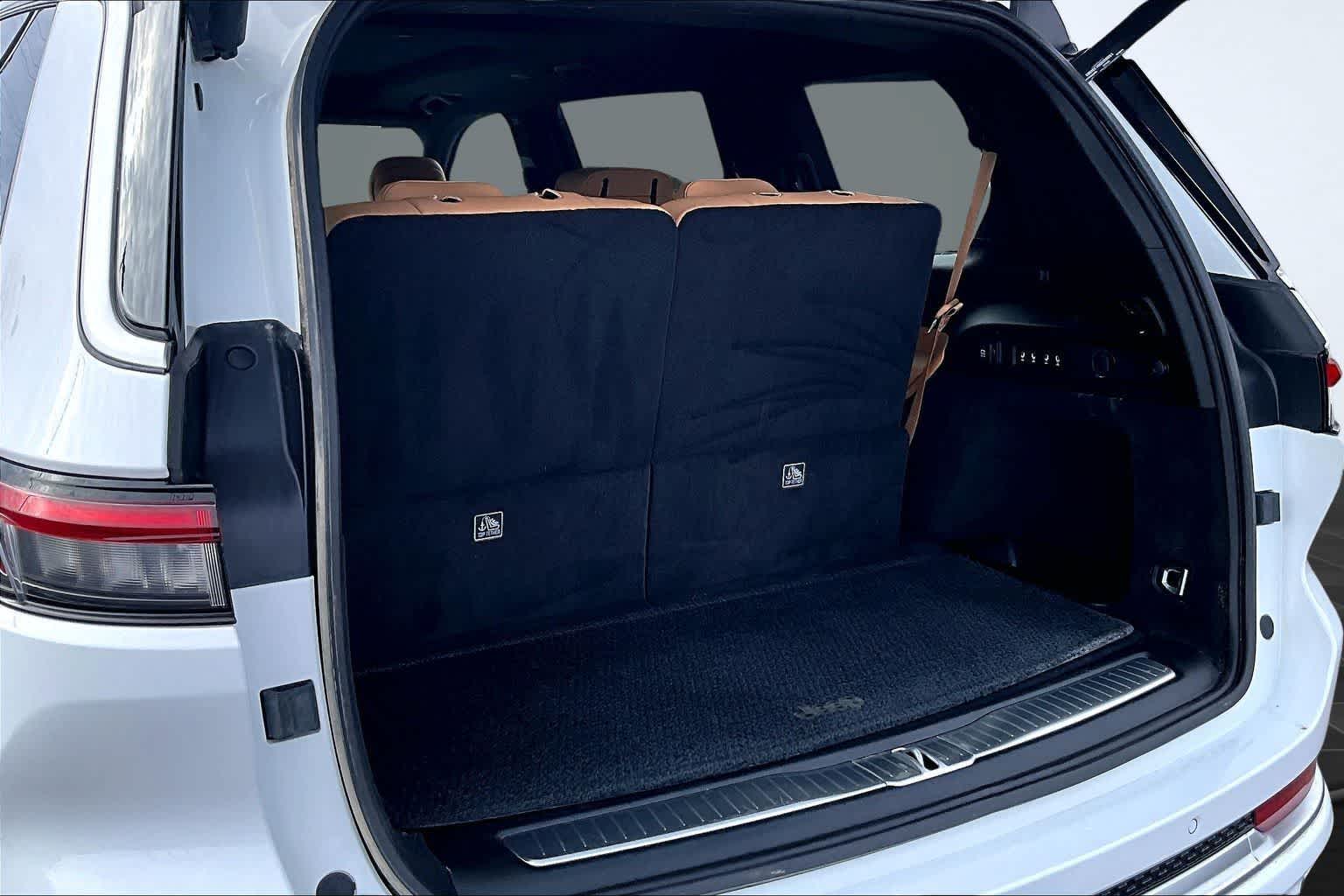 Thumbnail: 2024 Jeep Grand Cherokee L - 19