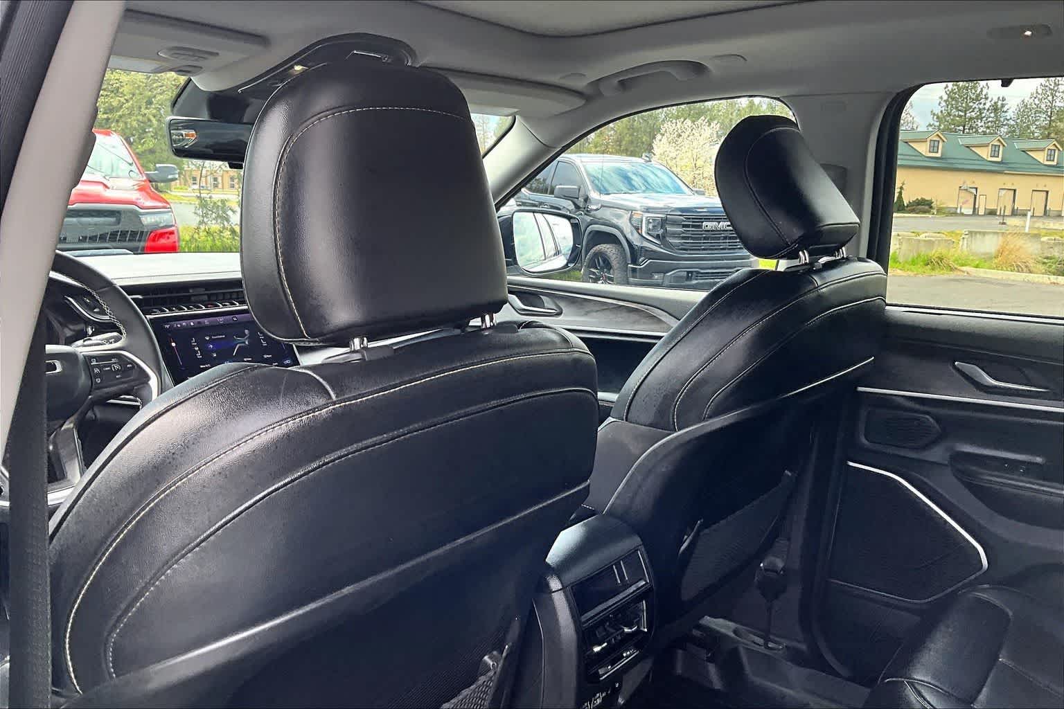 Thumbnail: 2023 Jeep Grand Cherokee - 12