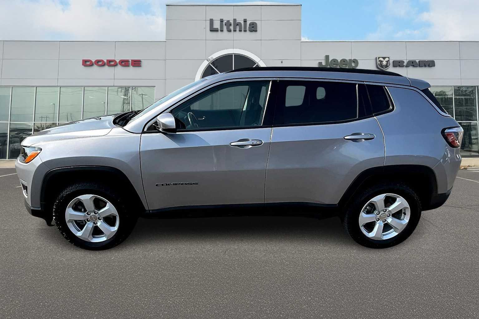 2019 Jeep Compass Latitude photo 3