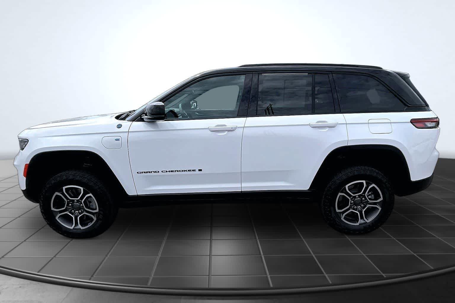Thumbnail: 2022 Jeep Grand Cherokee - 2