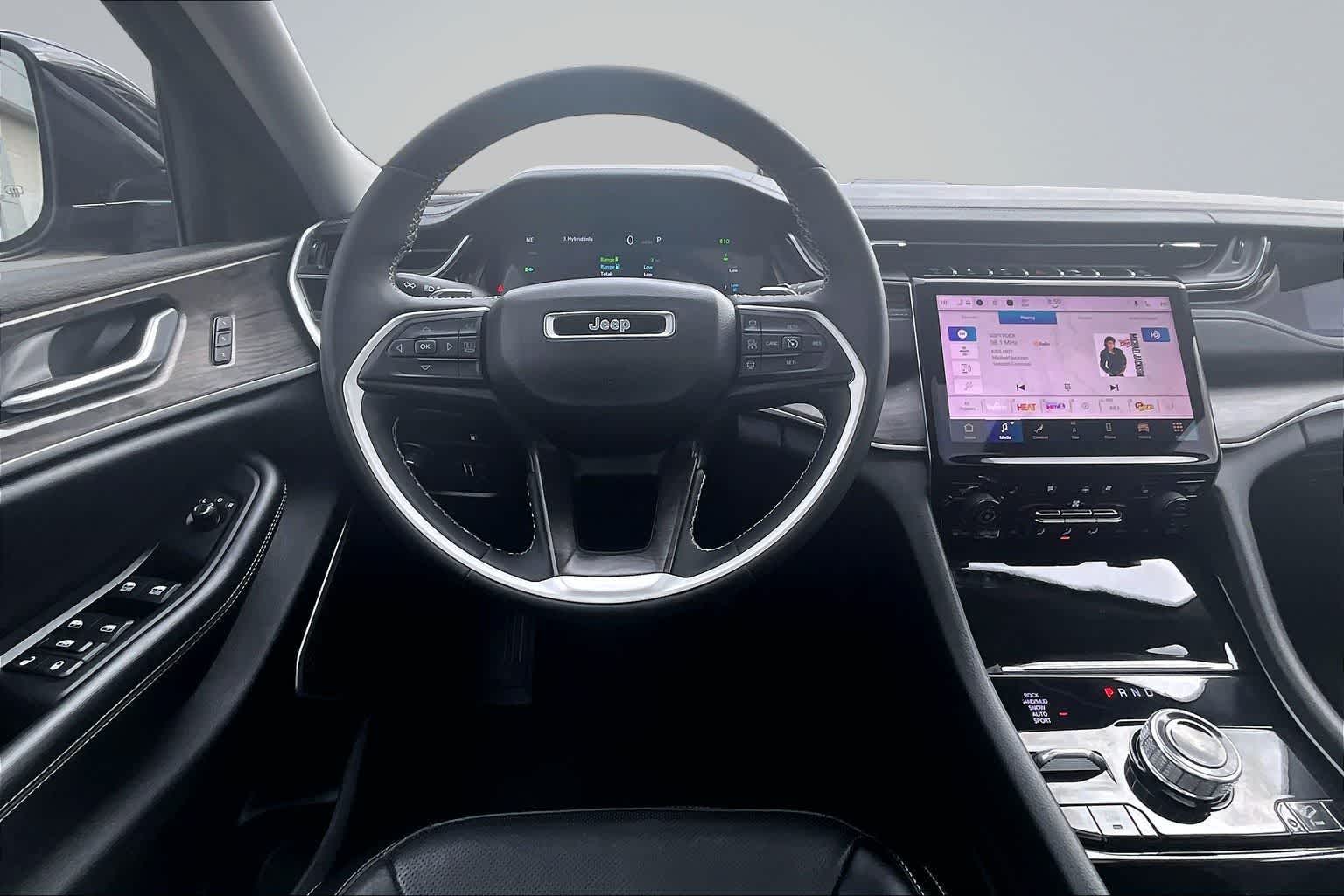 Thumbnail: 2022 Jeep Grand Cherokee - 14