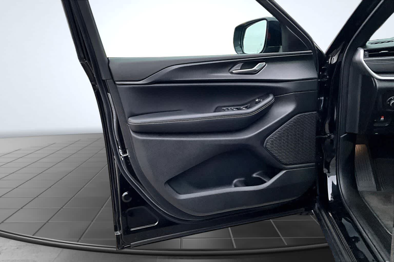 Thumbnail: 2025 Jeep Grand Cherokee L - 28