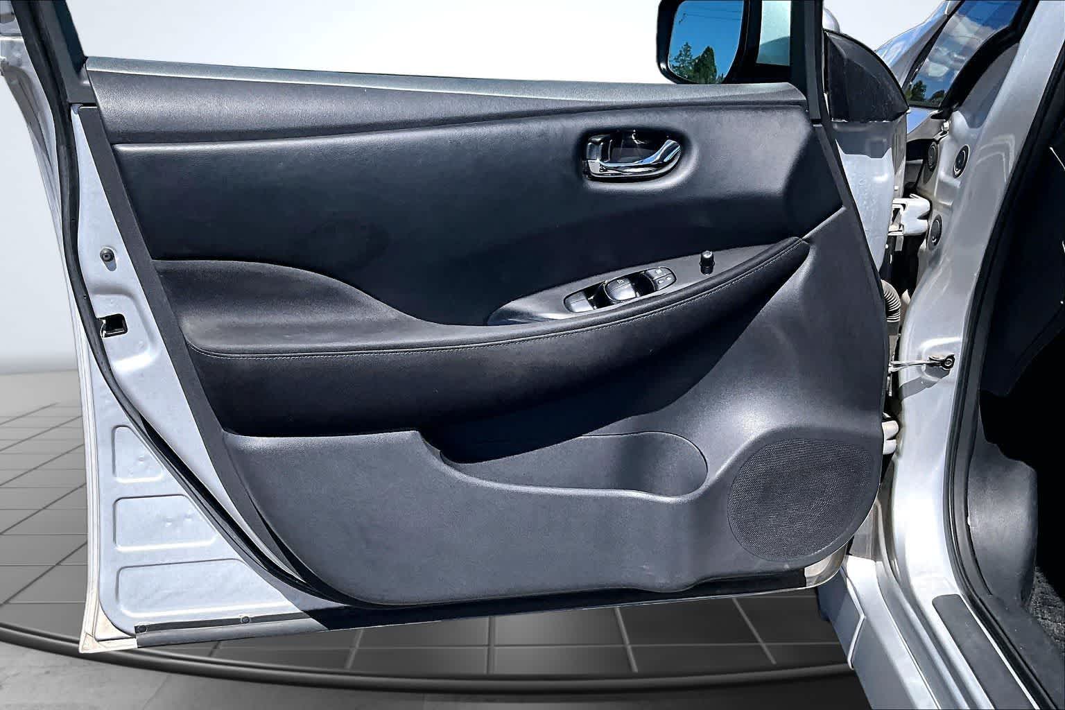Thumbnail: 2018 Nissan Leaf - 28