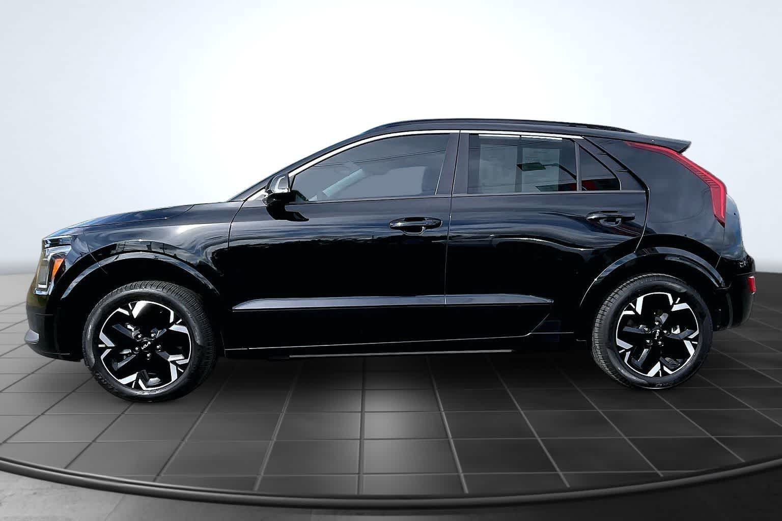 Thumbnail: 2023 Kia Niro - 2