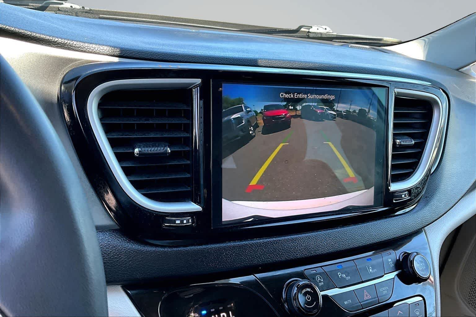 Thumbnail: 2023 Chrysler Pacifica - 26