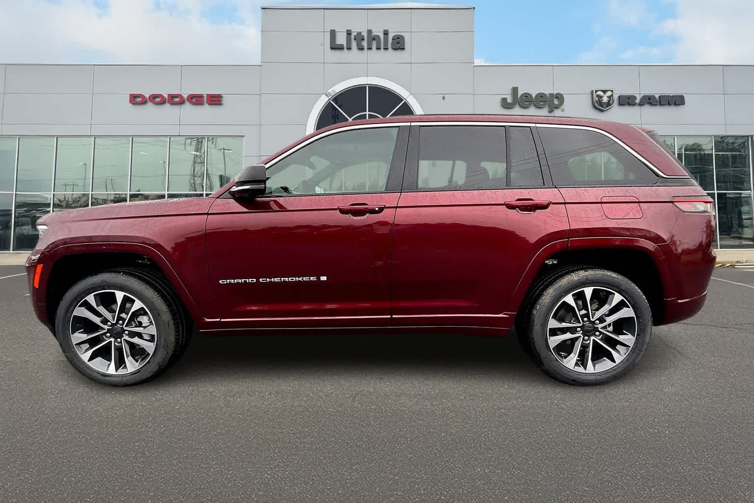 Thumbnail: 2025 Jeep Grand Cherokee - 3