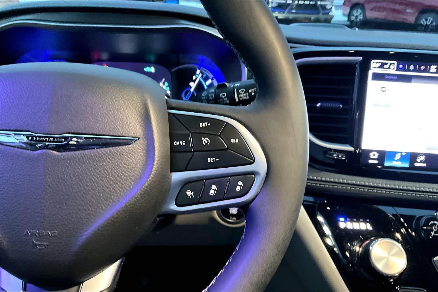 Thumbnail: 2024 Chrysler Pacifica - 26