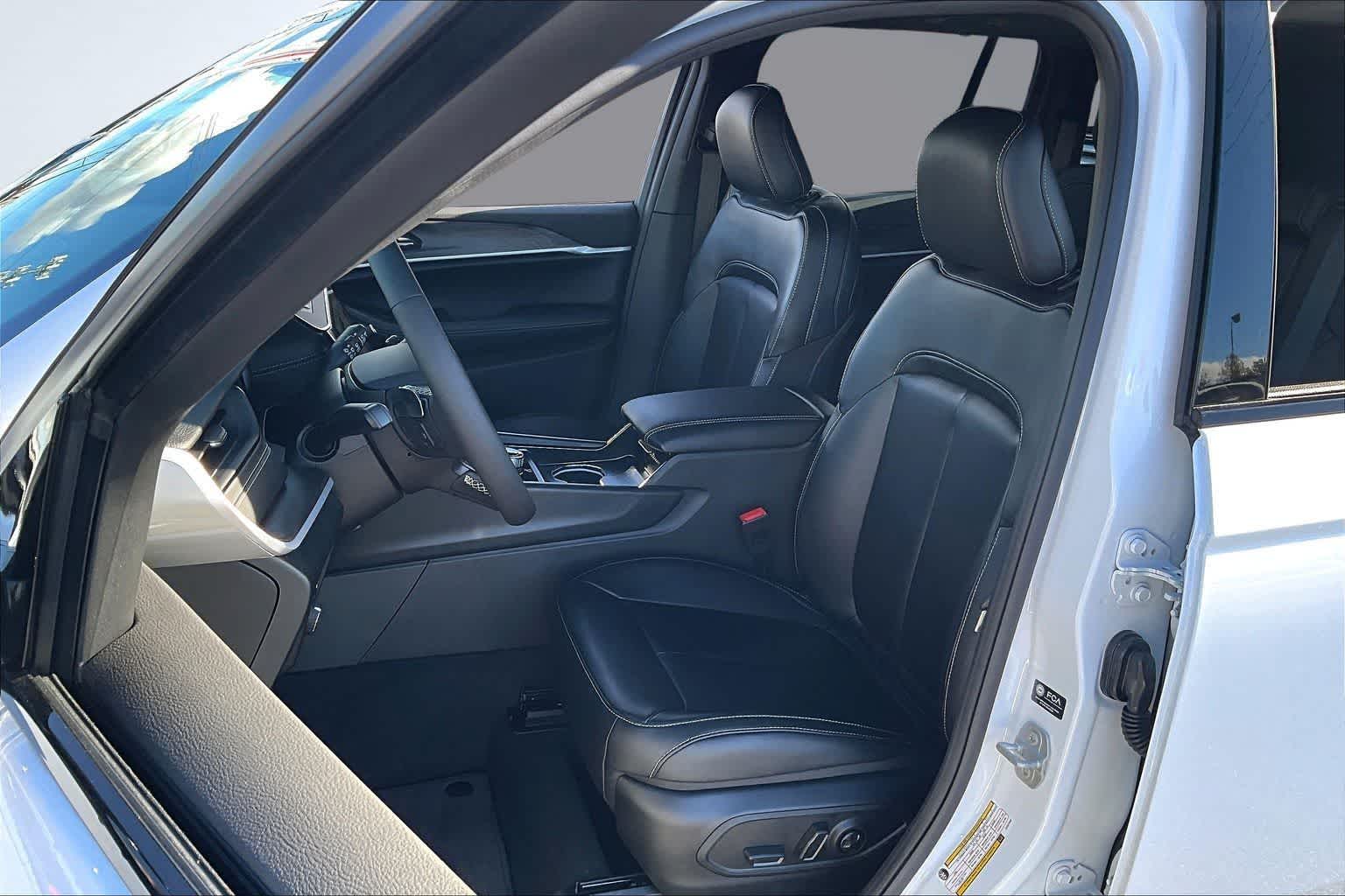 Thumbnail: 2026 Jeep Grand Cherokee - 11