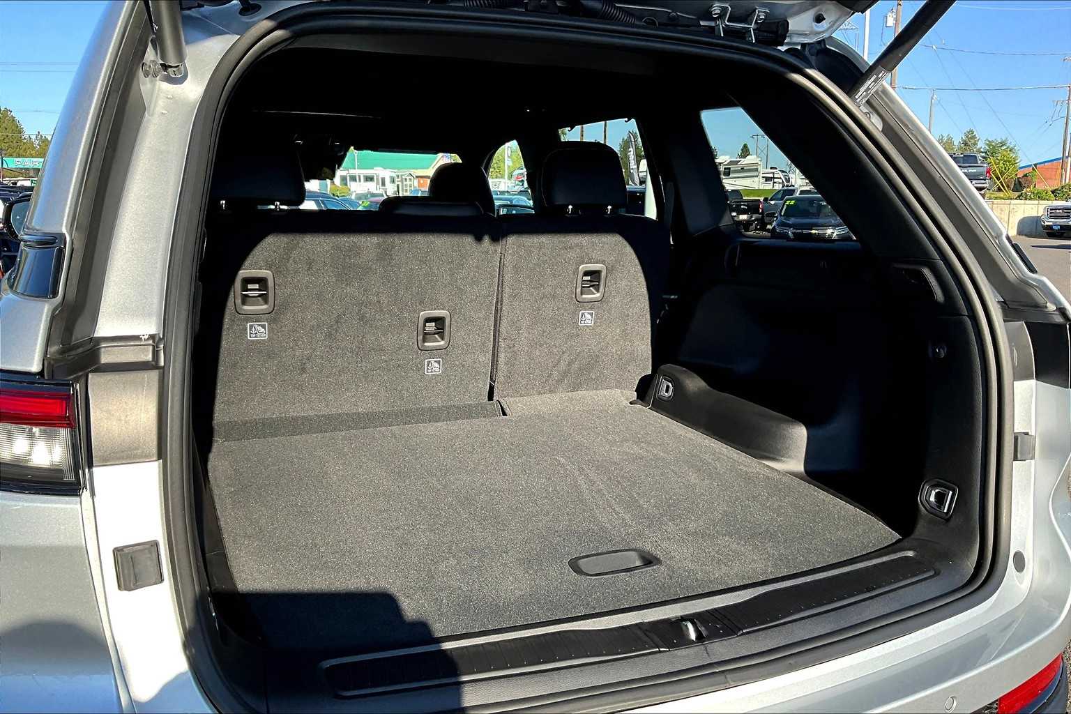 Thumbnail: 2025 Jeep Grand Cherokee - 19