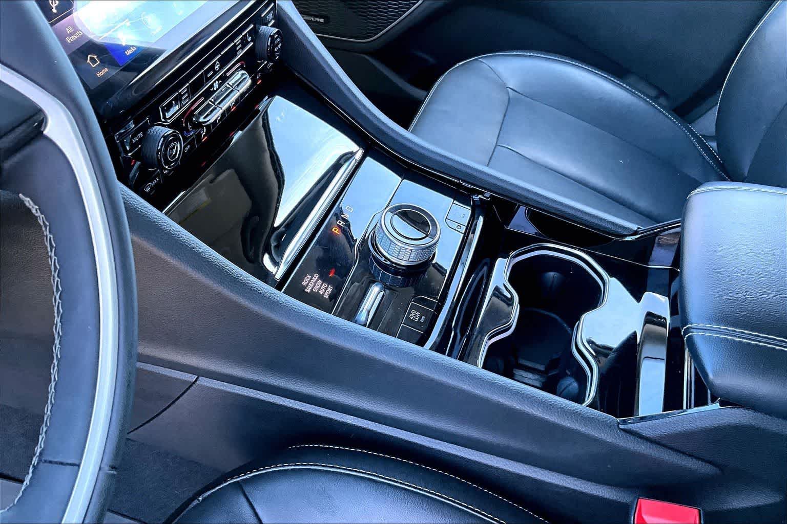 Thumbnail: 2022 Jeep Grand Cherokee - 17