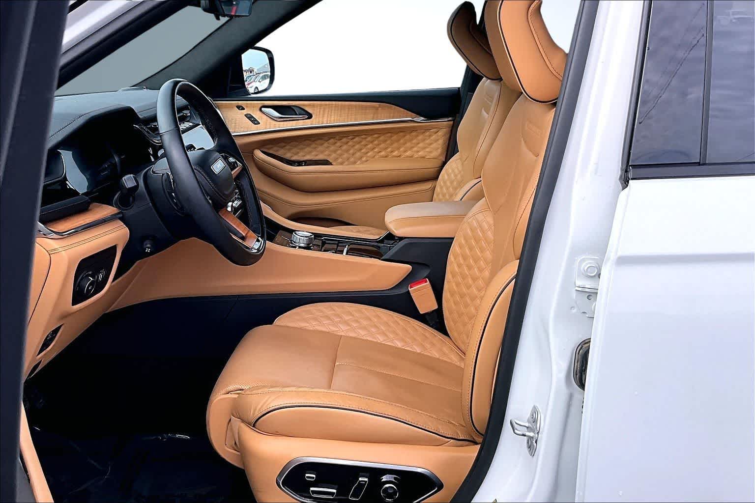 Thumbnail: 2024 Jeep Grand Cherokee L - 11