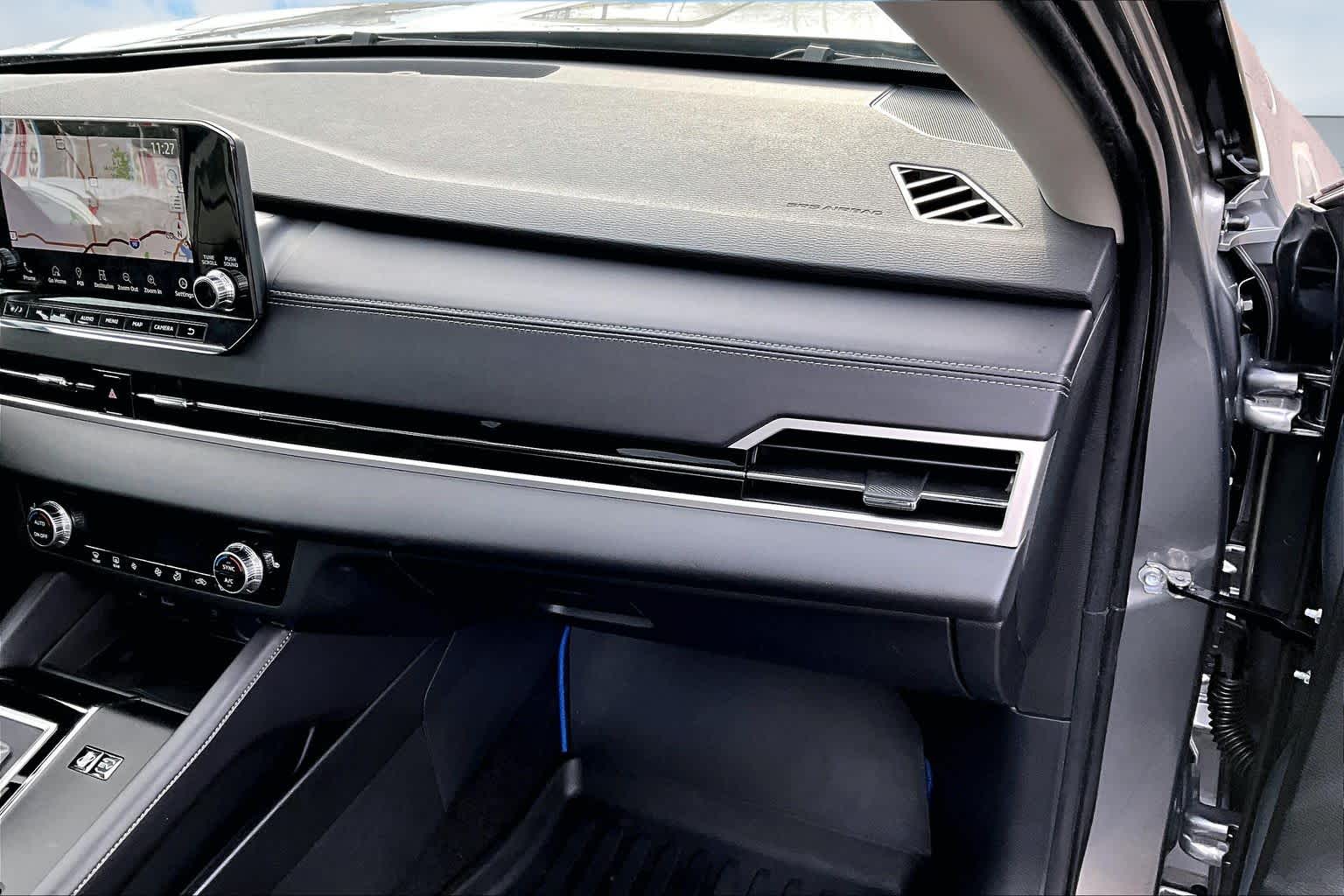 Thumbnail: 2023 Mitsubishi Outlander - 24