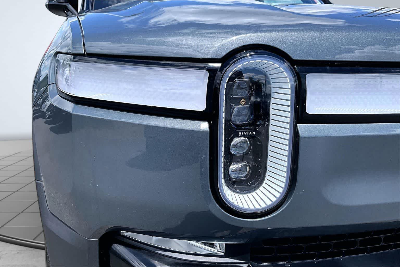 Thumbnail: 2023 Rivian R1S - 30