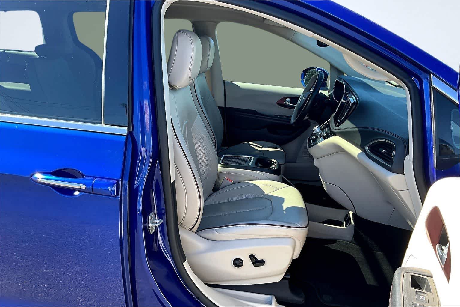 Thumbnail: 2020 Chrysler Pacifica - 14