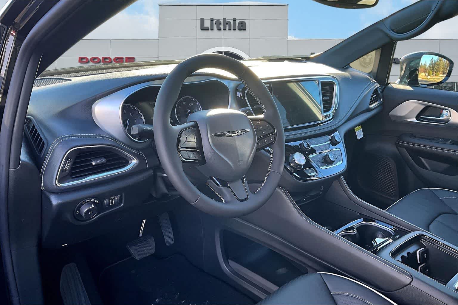 Thumbnail: 2026 Chrysler Pacifica - 2