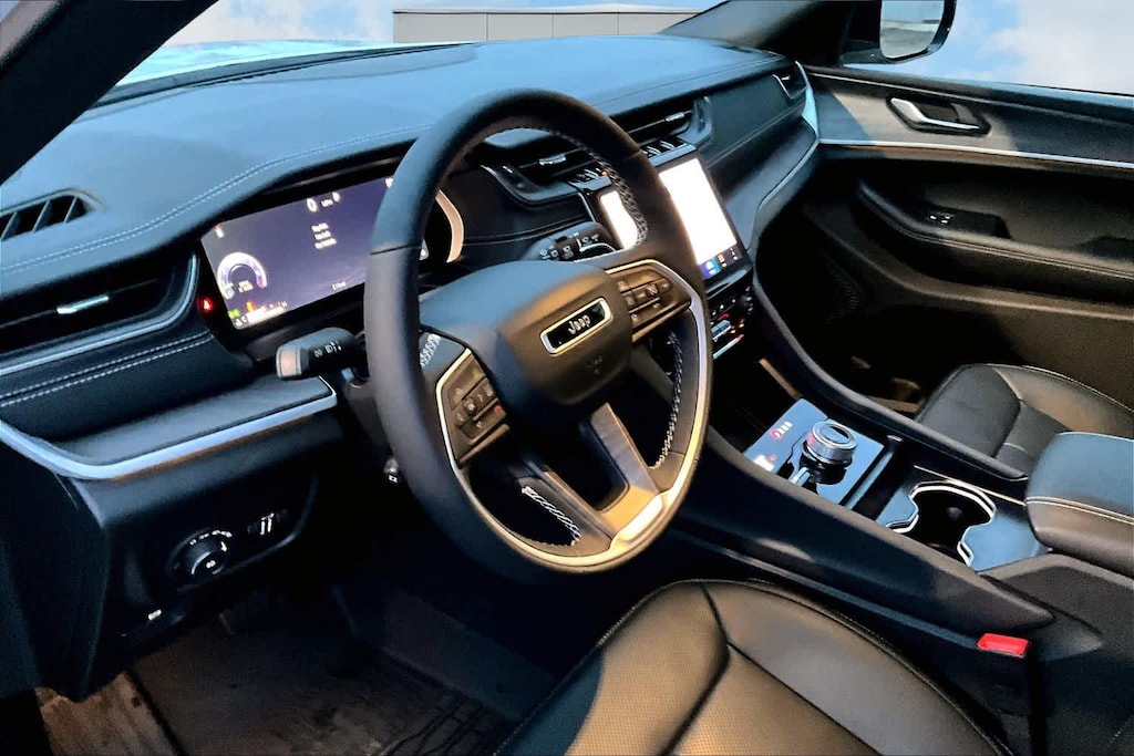 New 2025 Jeep Grand Cherokee Limited Sport Utility