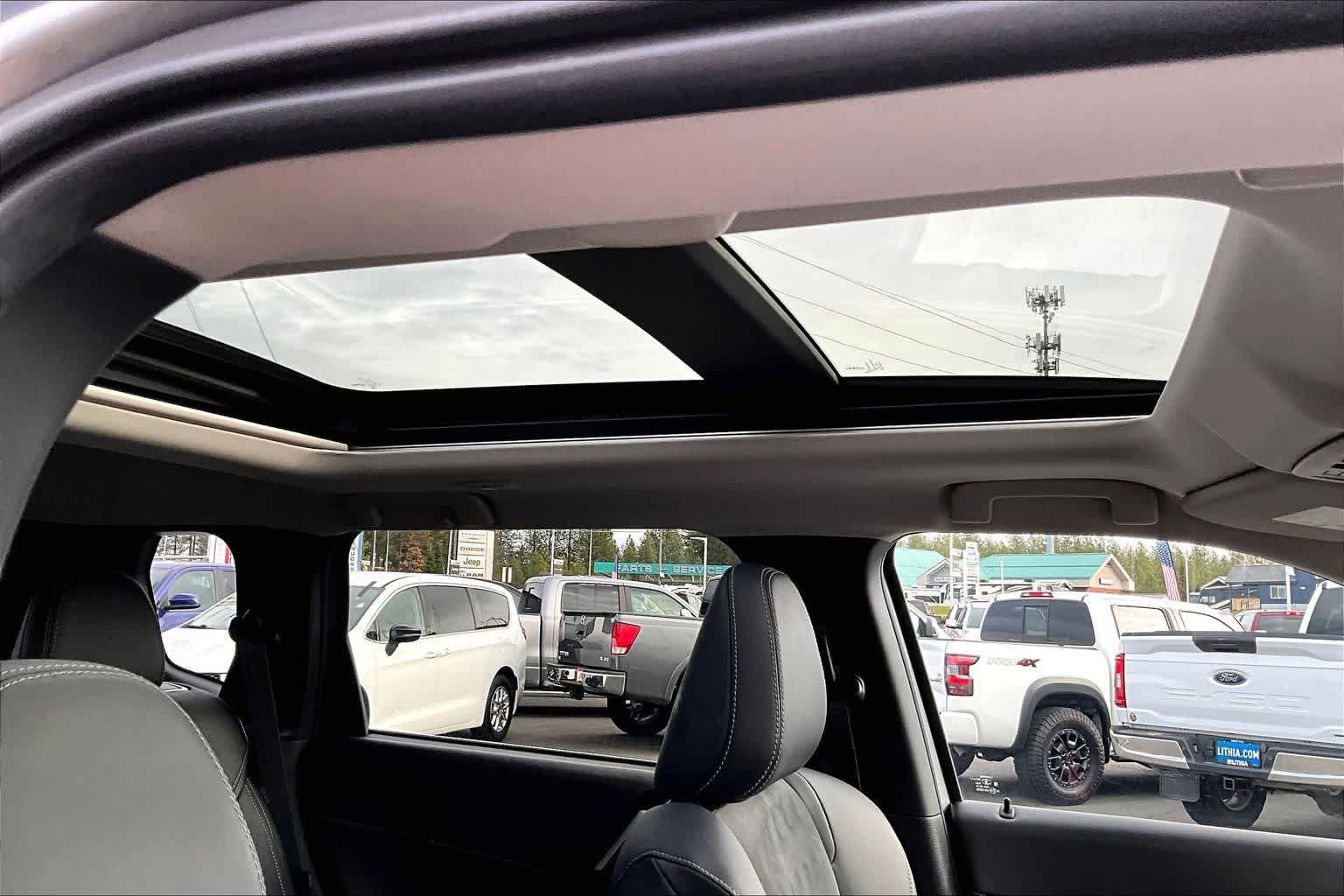 Thumbnail: 2023 Mitsubishi Outlander - 30