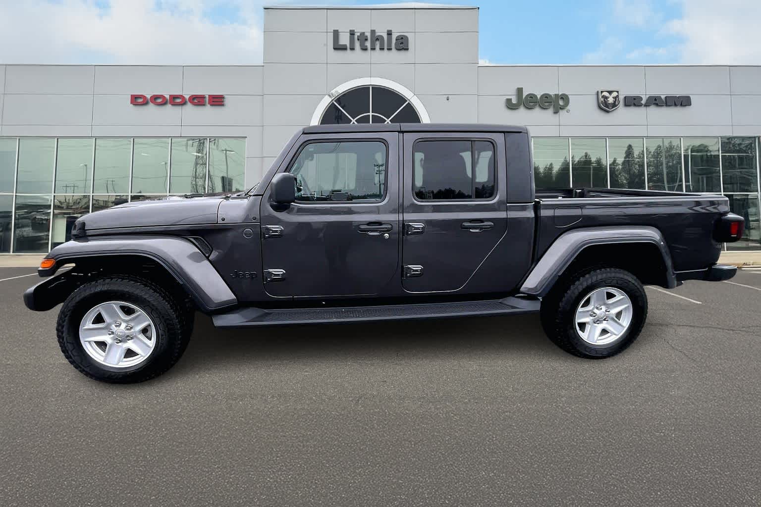 2022 Jeep Gladiator Sport S photo 3