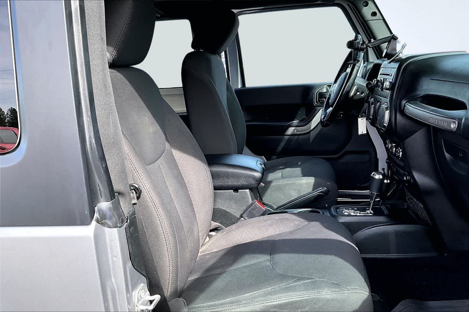 Thumbnail: 2017 Jeep Wrangler - 14